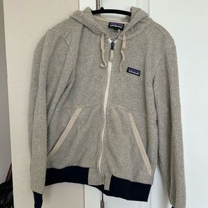 PATAGONIA SIZE S FUZZY HOODIE